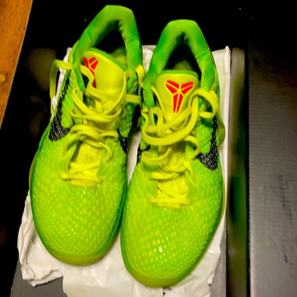 kobe grinch baseball cleats